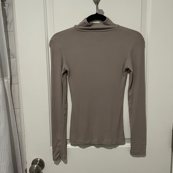 Apricot Lane Ribbed Turtleneck Top - Picture 4 of 5